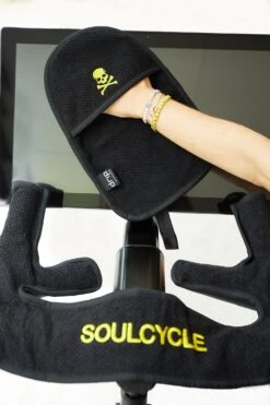 Exclusive Dripmitt Black